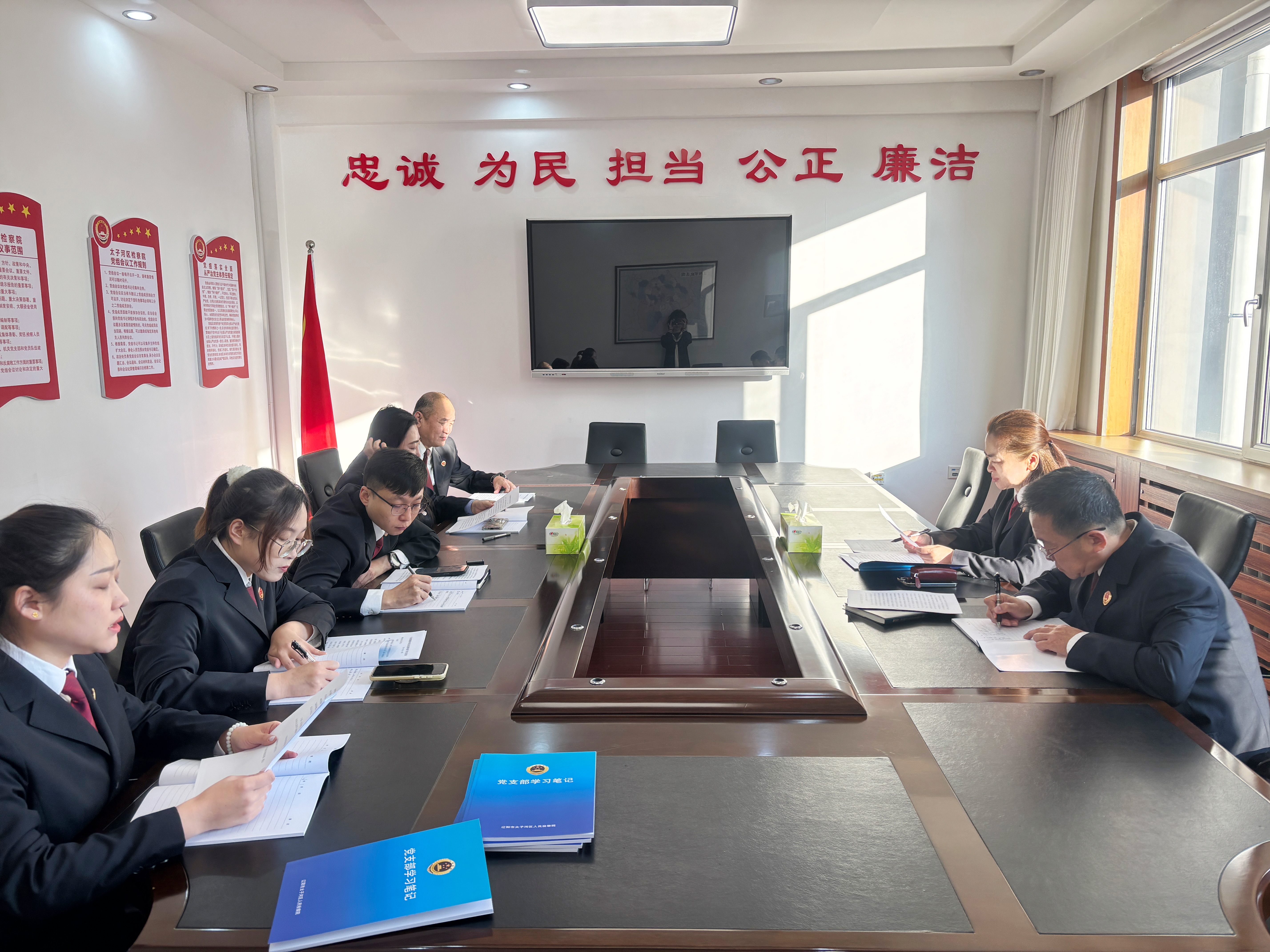 主题党日“小研讨” 护航营商“大作为”